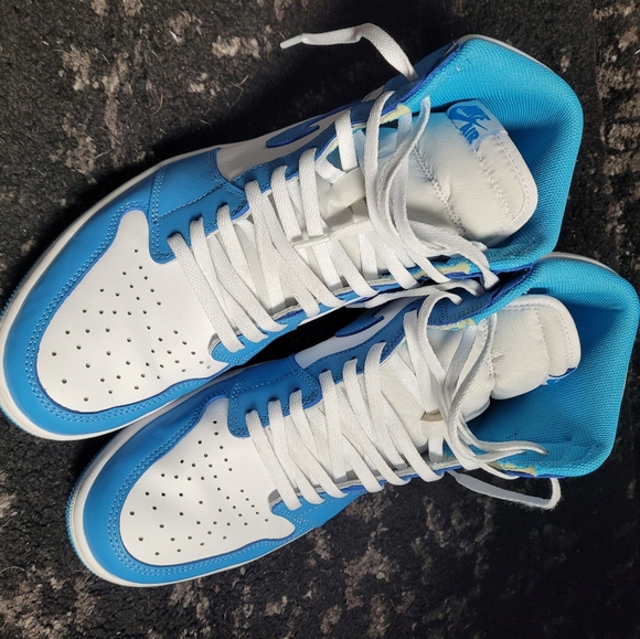Air Jordan 1 UNC - Picture 1 of 5